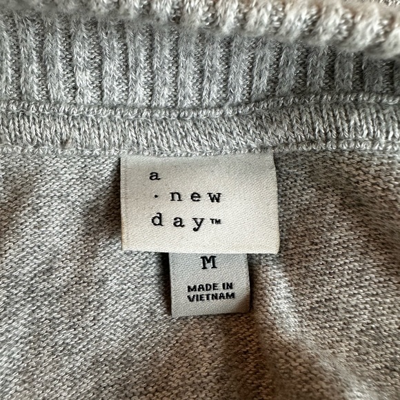 A new day sweater. Grey, medium. Drawstring waist. - Picture 5 of 5